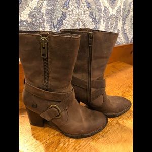 Brown leather Born zip boots